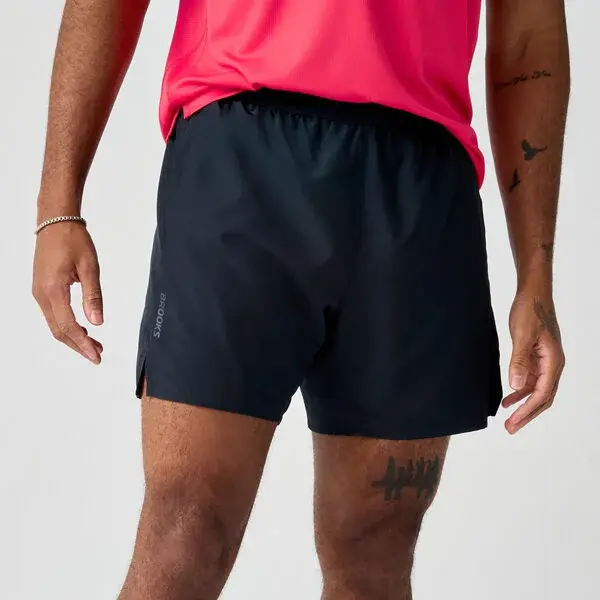 Brooks Heren hardloopshorts Brooks 2v1 Dash Short zwart